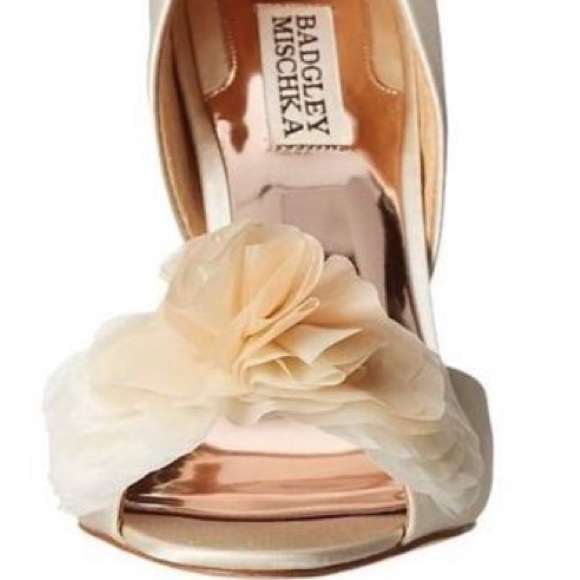 Badgley Mischka Ginseng Satin Peep-Toe Ivory Pumps - Picture 5 of 12